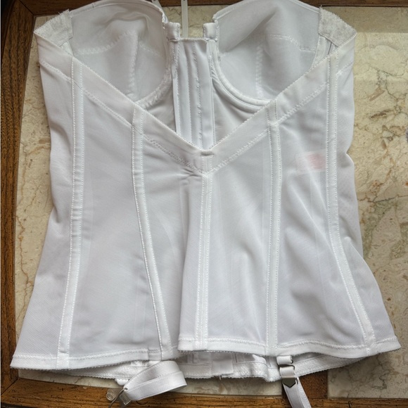 Lady Marlene white satin corset - Picture 2 of 4